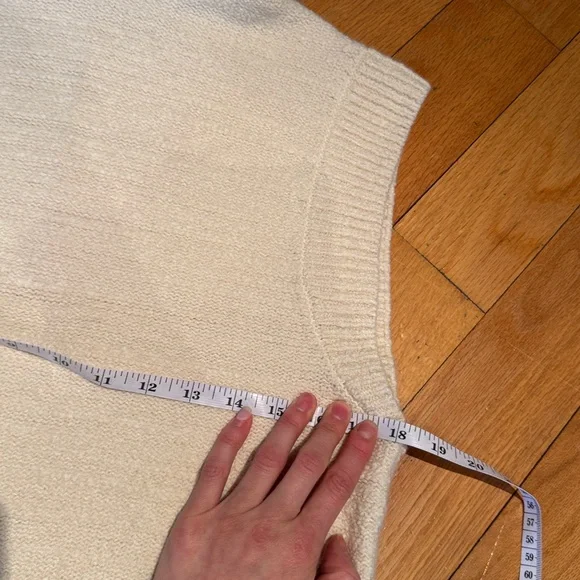 Cos Oversized Textured Knit Vest - Picture 4 of 4